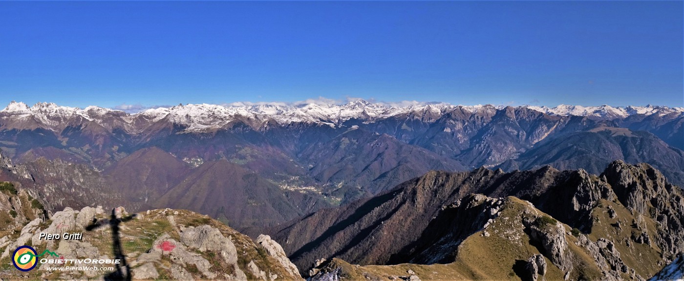 57 Dalla vetta del Venturosa vista verso Val Brembana, Orobie e Alpi Retiche.jpg